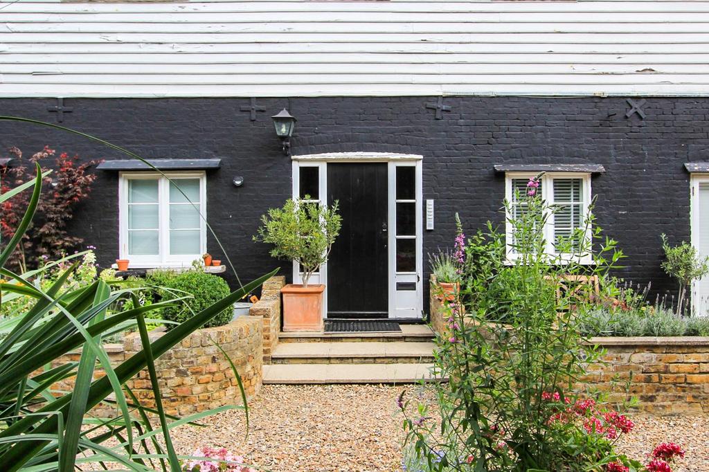 Sea Street, Whitstable 3 bed apartment £1,595 pcm (£368 pw)