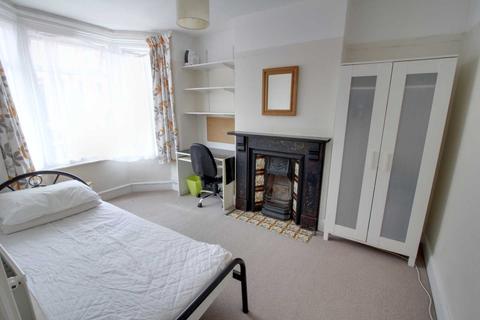 29 Amherst Road, Reading, RG6 1NU