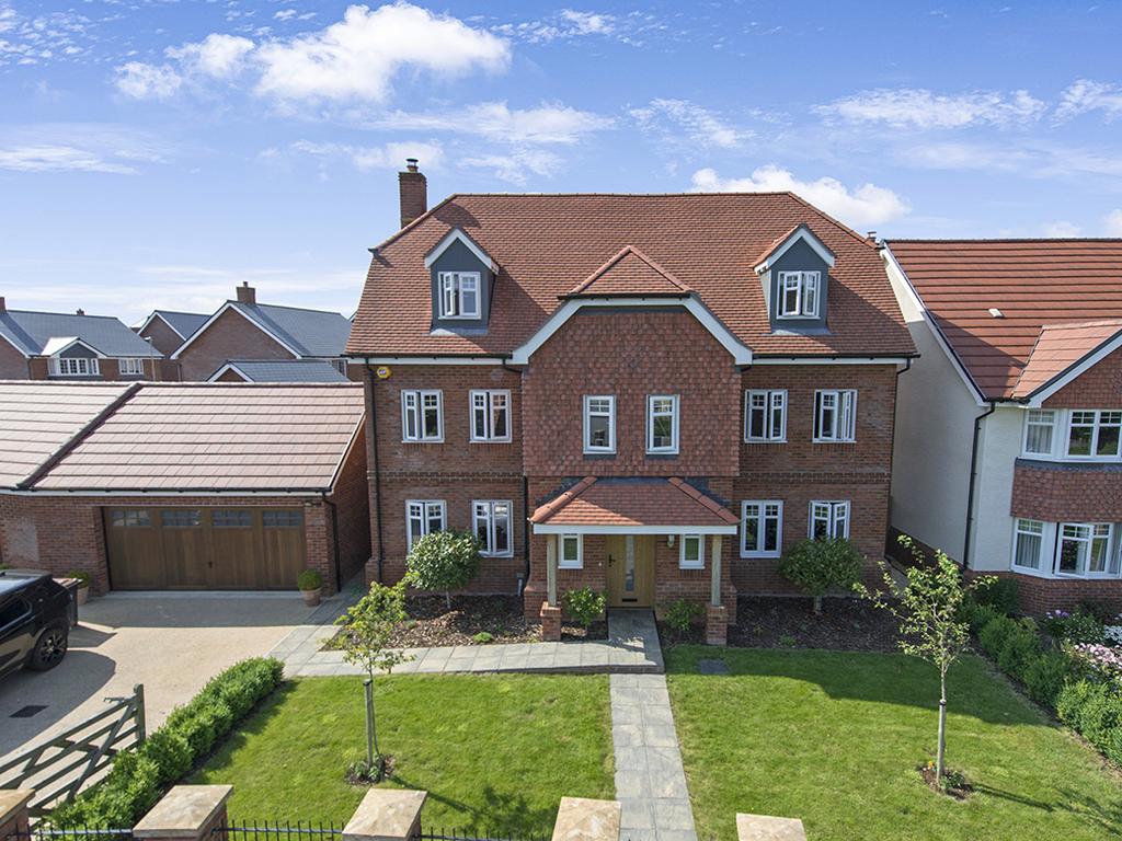 Mildenhall Road, Sherborne, Dorset, DT9 6 bed detached house £795,000