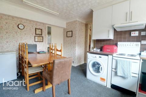 1 Quarles Close, Romford, RM5 2LP