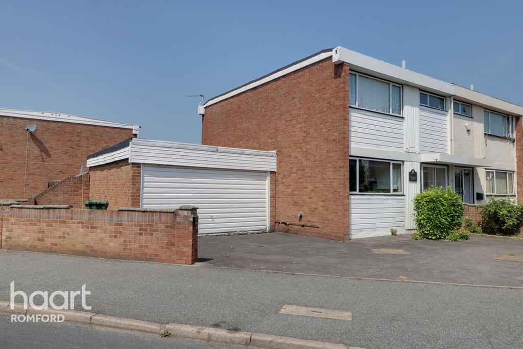 Quarles Close, Collier Row, Romford 3 bed end of terrace house £375,000