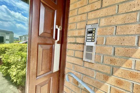 1/2, 1 Kildale Road, Lochwinnoch, PA12 4DF