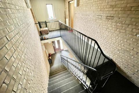 1/2, 1 Kildale Road, Lochwinnoch, PA12 4DF