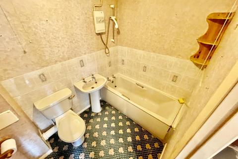 1/2, 1 Kildale Road, Lochwinnoch, PA12 4DF