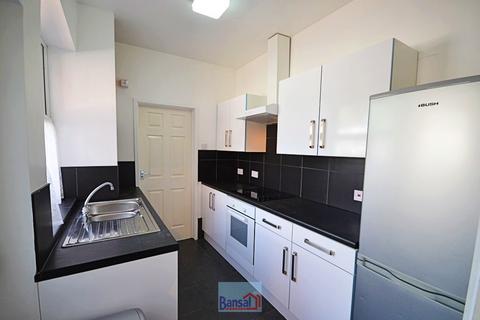 2 bedroom end of terrace house to rent, Richmond Street, CV2