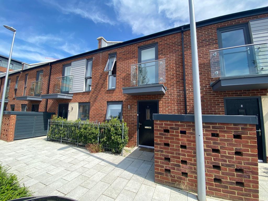 Upton Close, Woolston, Southampton SO19 2 bed terraced house for sale
