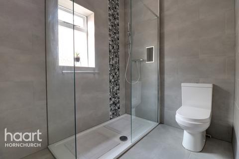 4 Randall Drive, Hornchurch, RM12 6SX