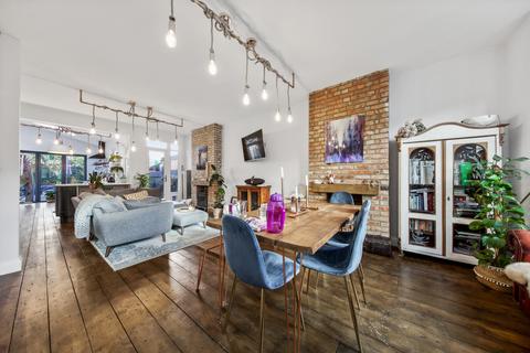 Greenford Avenue, Hanwell, W7