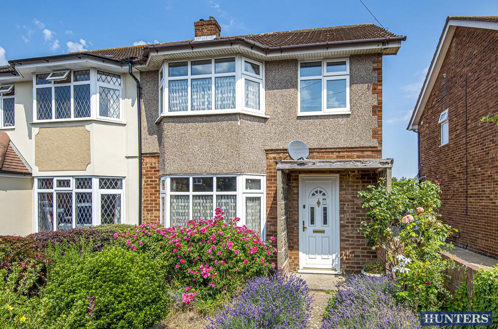 Simpson Road, Rainham, RM13 7LB 3 bed semidetached house for sale £