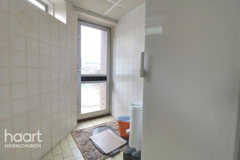 87 Hedingham Road, Hornchurch, RM11 3QH