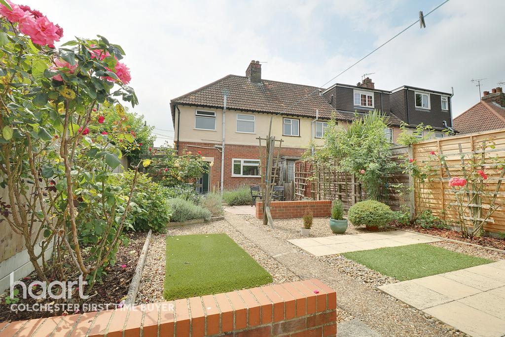 Goring Road, Colchester 2 bed end of terrace house - £250,000
