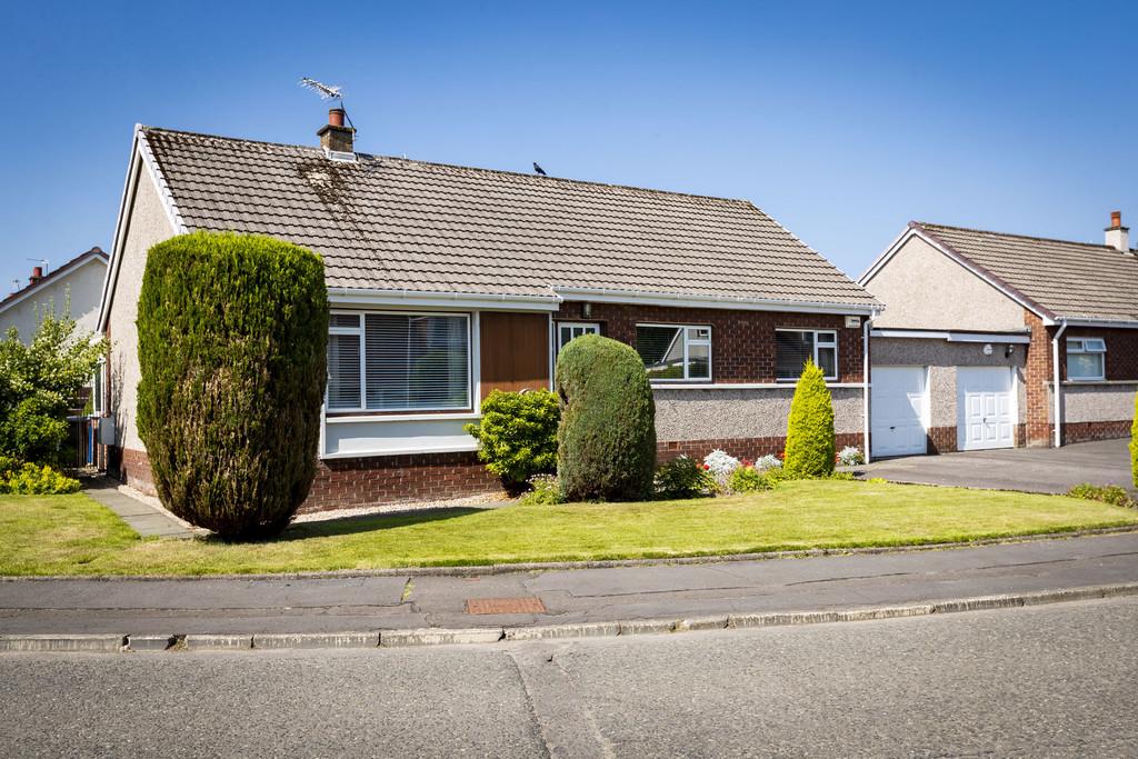Millerneuk Ave, Lenzie 3 bed detached bungalow for sale £345,000