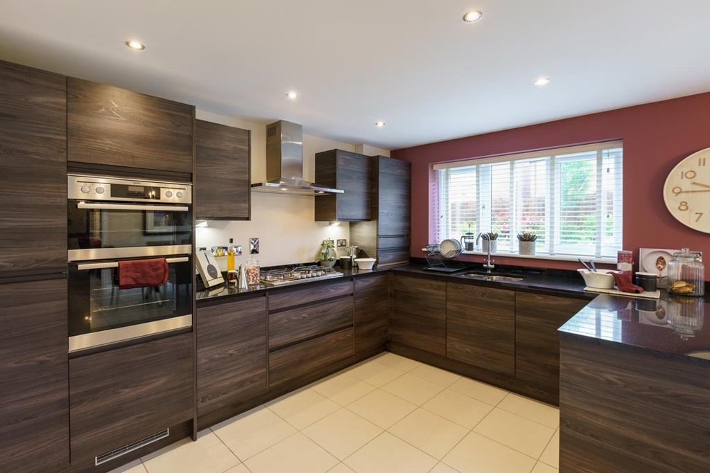 A choice of kitchen designs with integrated AEG appliances