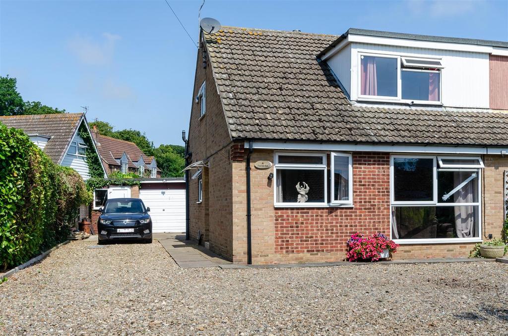 Coppers End, Lamb Lane, Roos, HULL 3 bed semidetached bungalow £185,000