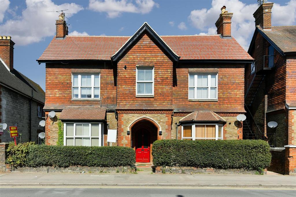 Croydon Road, Reigate 1 bed apartment £245,000