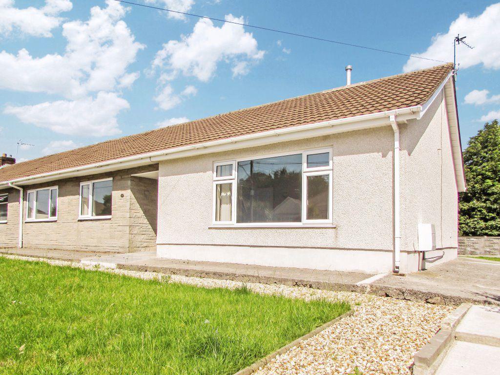 Blackmill Road, Bryncethin, Bridgend... 3 bed bungalow £850 pcm (£196 pw)