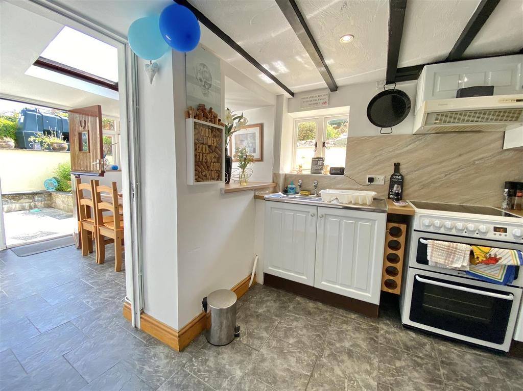 Kitchen / dining room