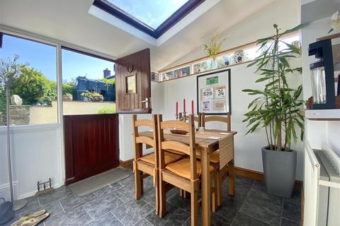 1 Penrhiw, Talybont, SY24 5EB