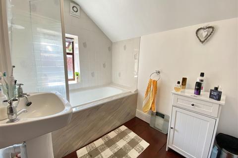1 Penrhiw, Talybont, SY24 5EB