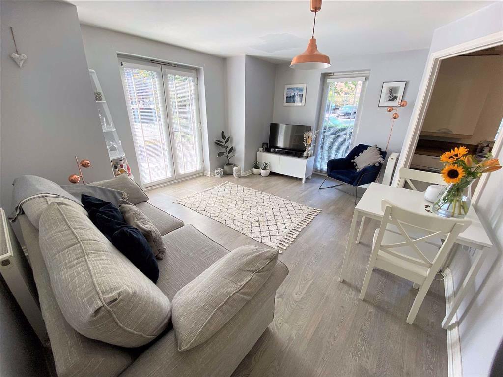 Highmarsh Crescent, West Didsbury, Manchester, M20 2 bed flat £225,000