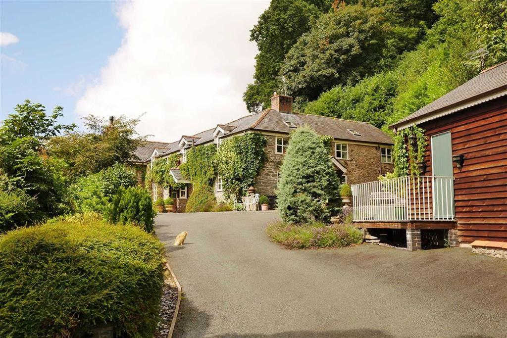 Llanfyllin, SY22 3 bed country house £850,000
