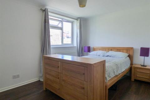 23 Ebbsfleet Walk, Northfleet, Gravesend, DA11 9EN