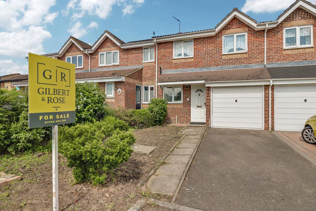 Chestnut Road Vange, Basildon, SS16 3 bed terraced house for sale £