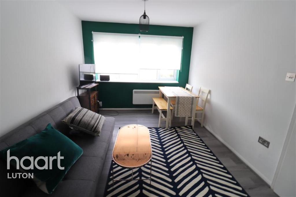 Stopsley Court, Hitchin Road, Luton 1 bed flat £800 pcm (£185 pw)