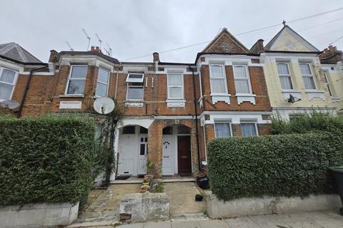 Lyndhurst Road, Wood Green, N22