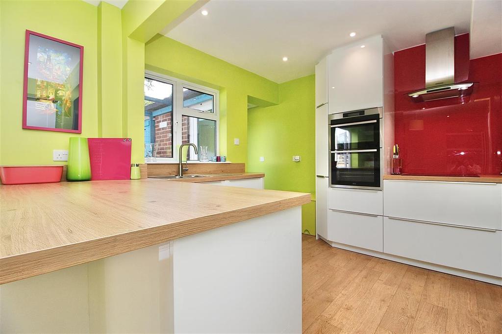 Kitchen / Dining