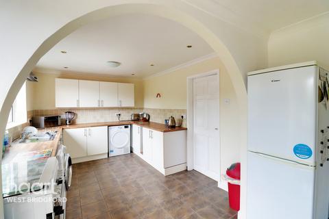 45 Glapton Lane, Clifton, Nottingham, NG11 8ED