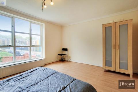 4 bedroom terraced house to rent - Plough Way, London, SE16