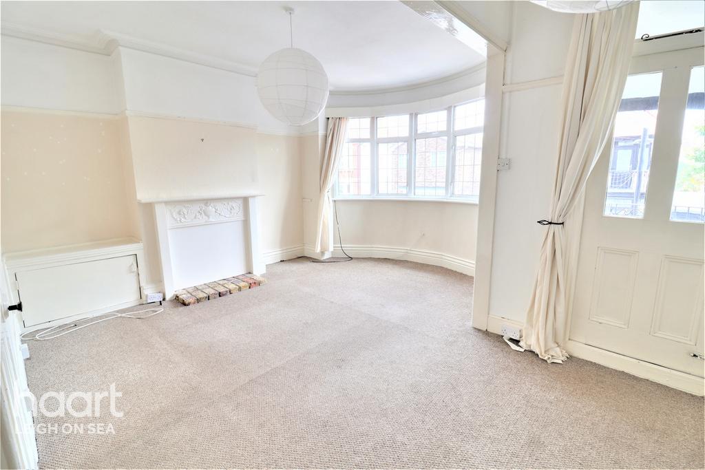 Highcliff Drive, LeighOnSea 2 bed flat £300,000
