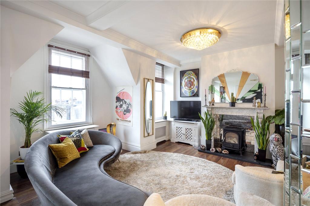 Chalfont Court, Baker Street, London... 2 bed apartment £3,683 pcm (£850 pw)