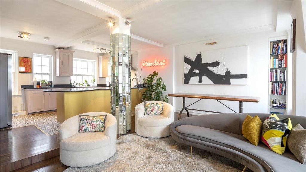 Chalfont Court, Baker Street, London... 2 bed apartment £3,683 pcm (£850 pw)