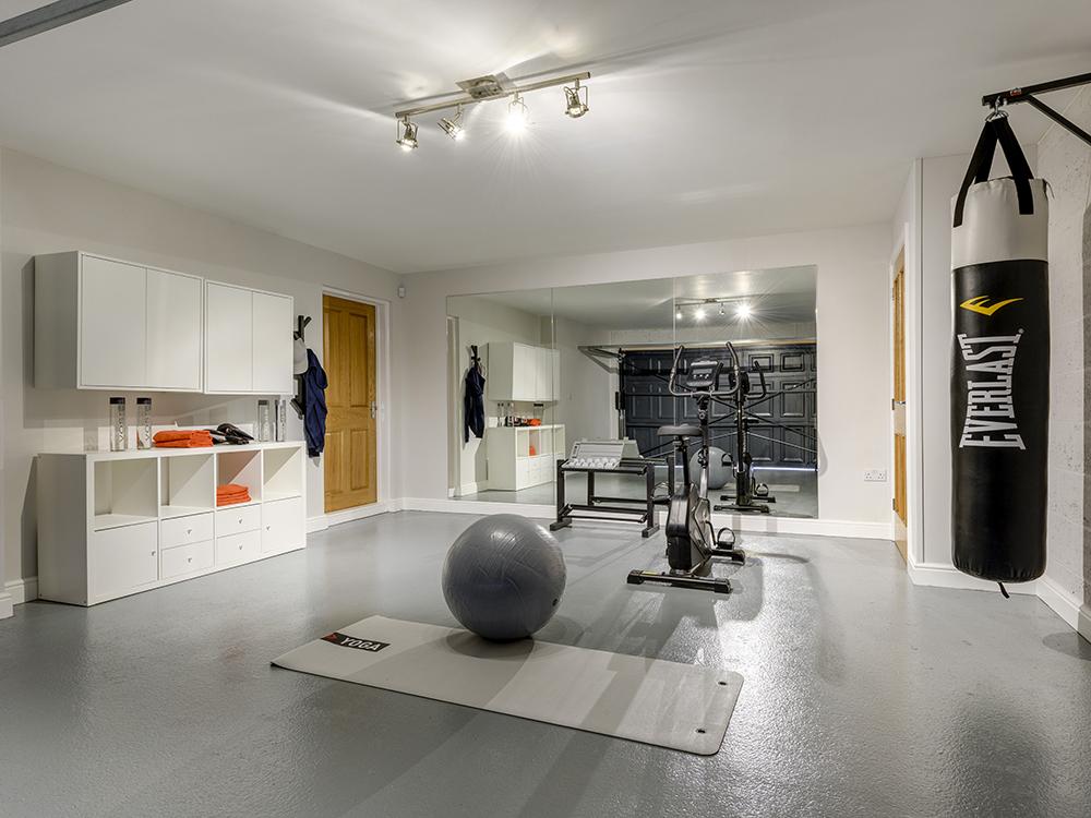 Integral garage ideal for a home gym