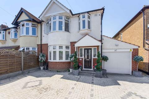 27 Lyndhurst Drive, New Malden, KT3 5LL