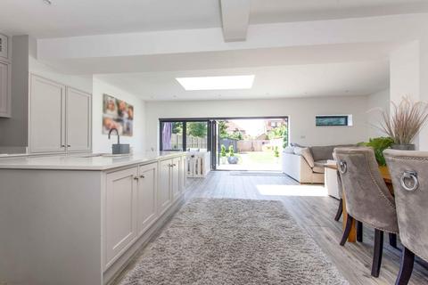 27 Lyndhurst Drive, New Malden, KT3 5LL