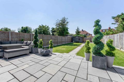27 Lyndhurst Drive, New Malden, KT3 5LL