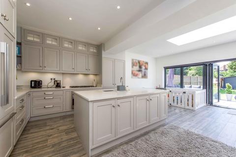 27 Lyndhurst Drive, New Malden, KT3 5LL