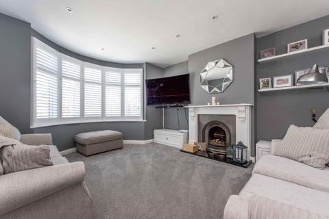 27 Lyndhurst Drive, New Malden, KT3 5LL