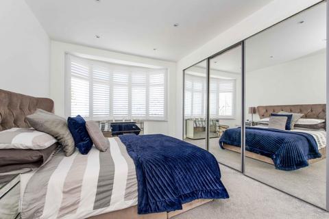 27 Lyndhurst Drive, New Malden, KT3 5LL