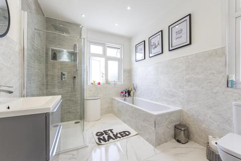 27 Lyndhurst Drive, New Malden, KT3 5LL