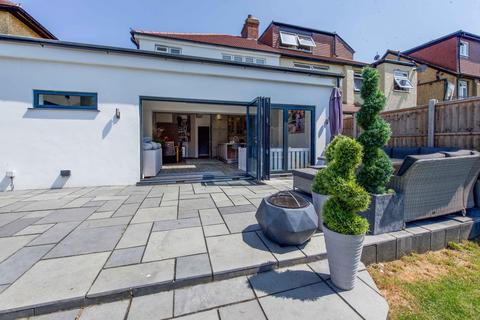27 Lyndhurst Drive, New Malden, KT3 5LL