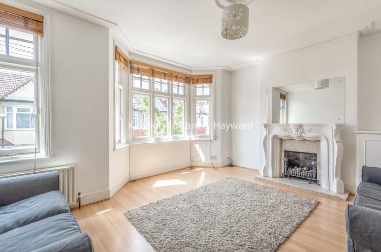 Sw19 6af Clive Road London SW19 3 bed flat - £1,850 pcm (£427 pw)