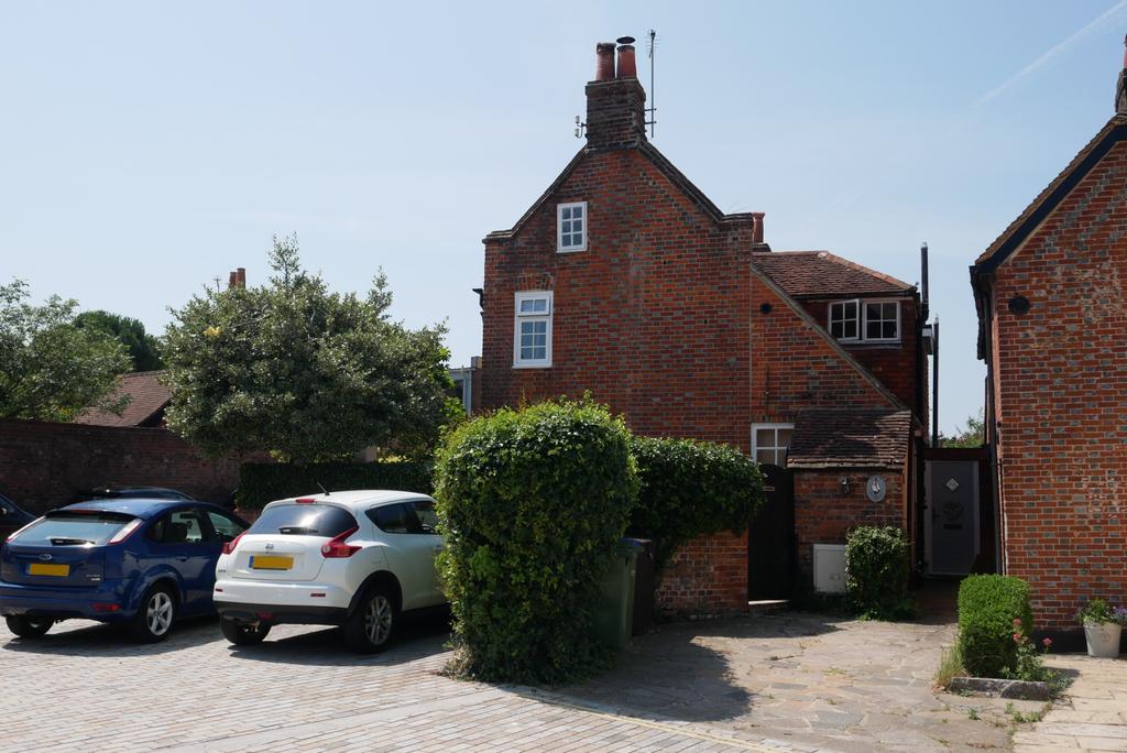 LOWER QUAY, FAREHAM 2 bed semidetached house £360,000