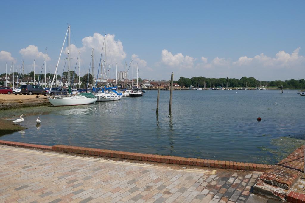 LOWER QUAY, FAREHAM 2 bed semidetached house £360,000
