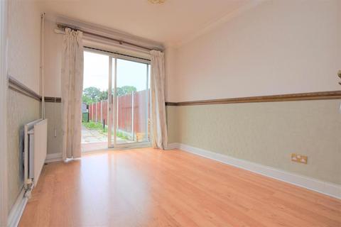 31 Woodrush Way, Romford, RM6 5BL