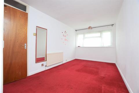 31 Woodrush Way, Romford, RM6 5BL