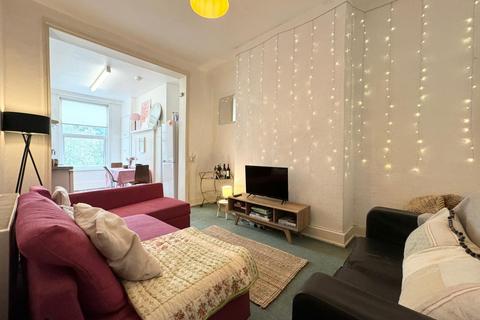 4 bedroom flat to rent, Junction Road, Archway